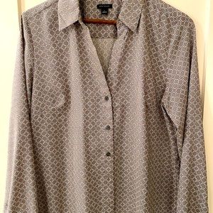 Ann Taylor grey chain link button up blouse size large.